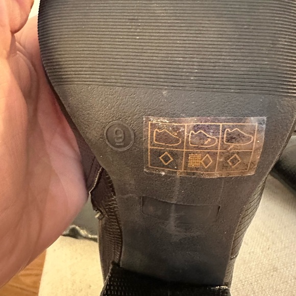 Elegant Black Knee-High Boots - Picture 5 of 6